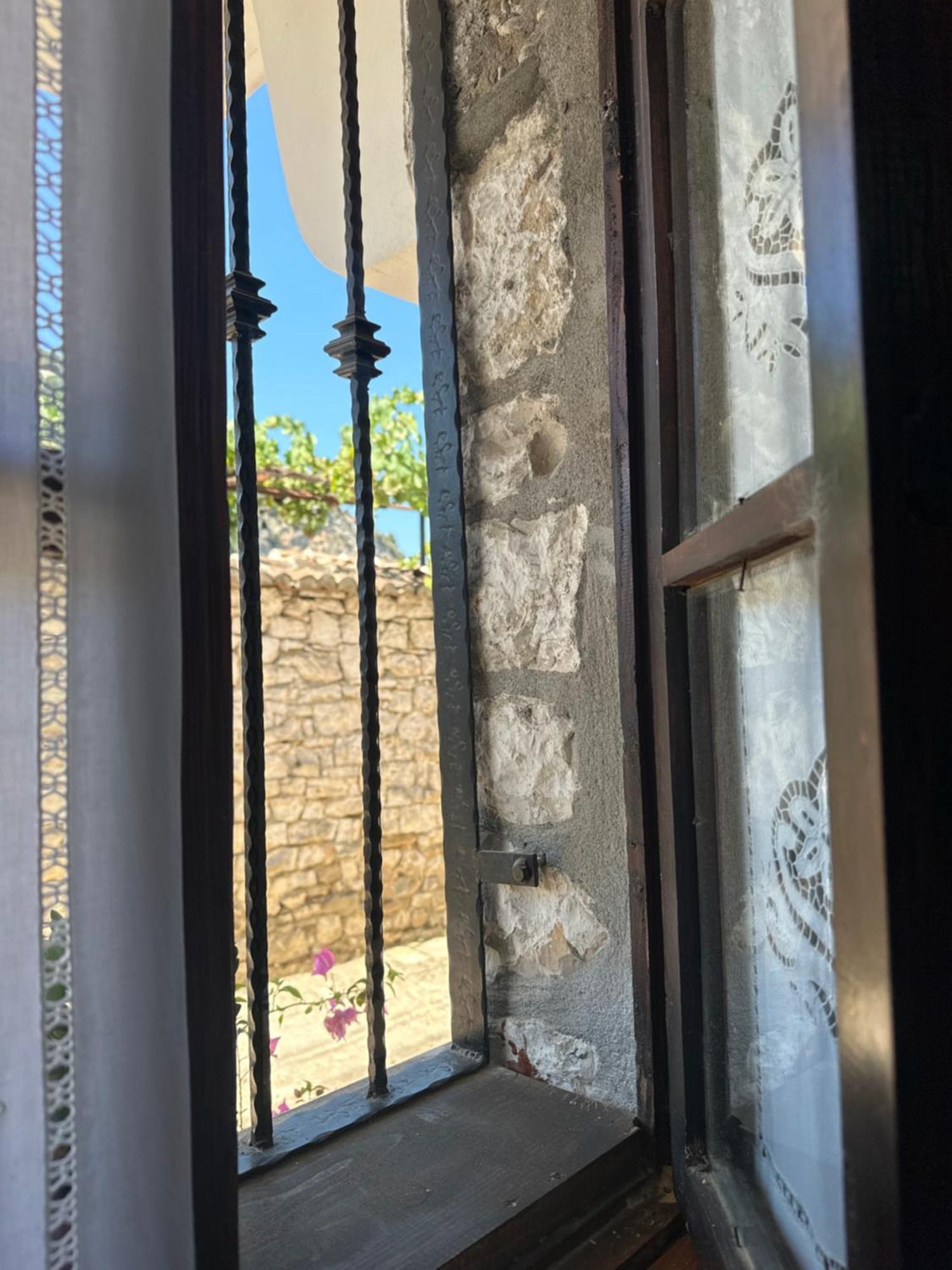 בראט Oda E Skulptorit-Unesco Quarter מראה חיצוני תמונה