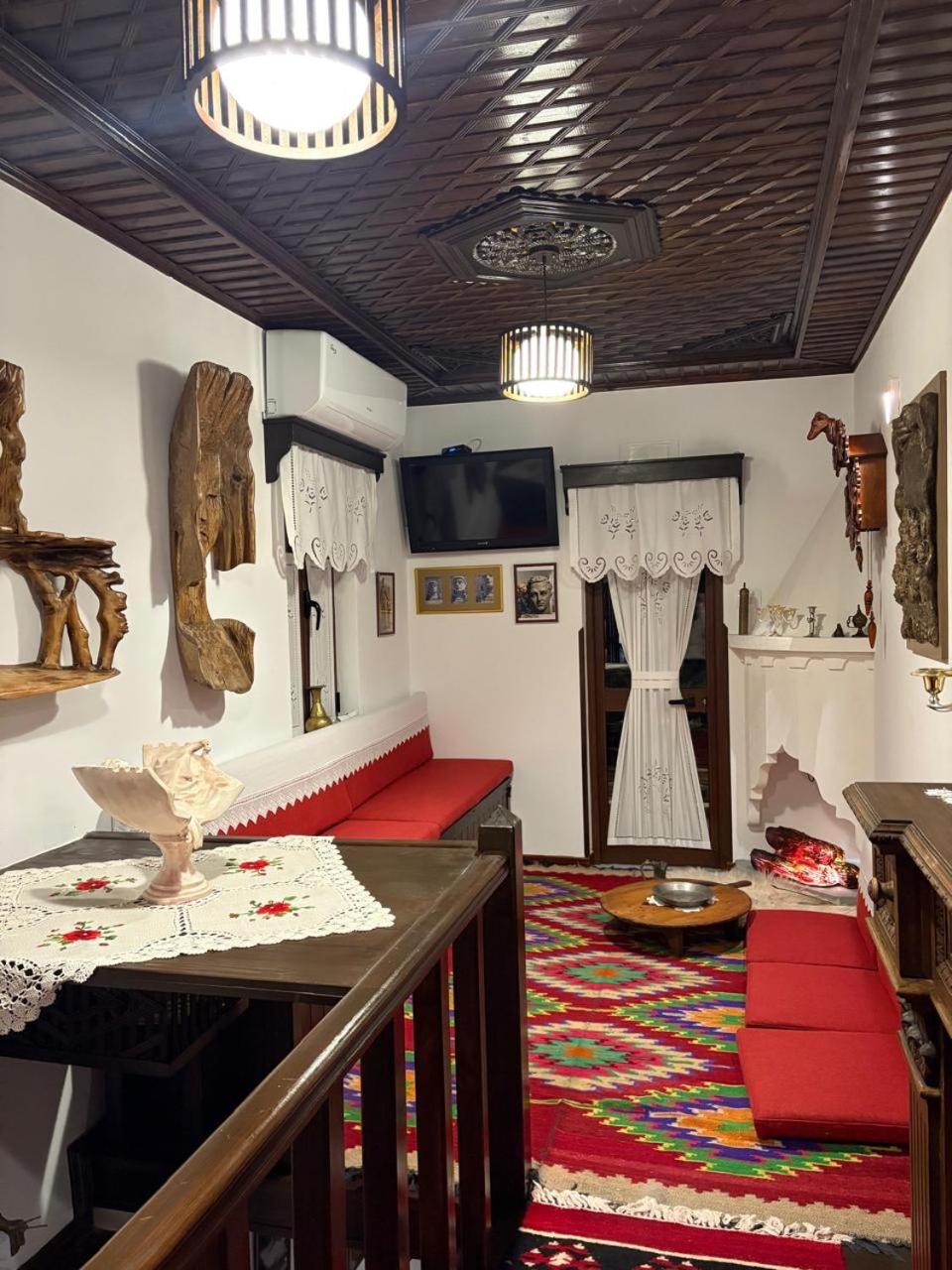 בראט Oda E Skulptorit-Unesco Quarter מראה חיצוני תמונה