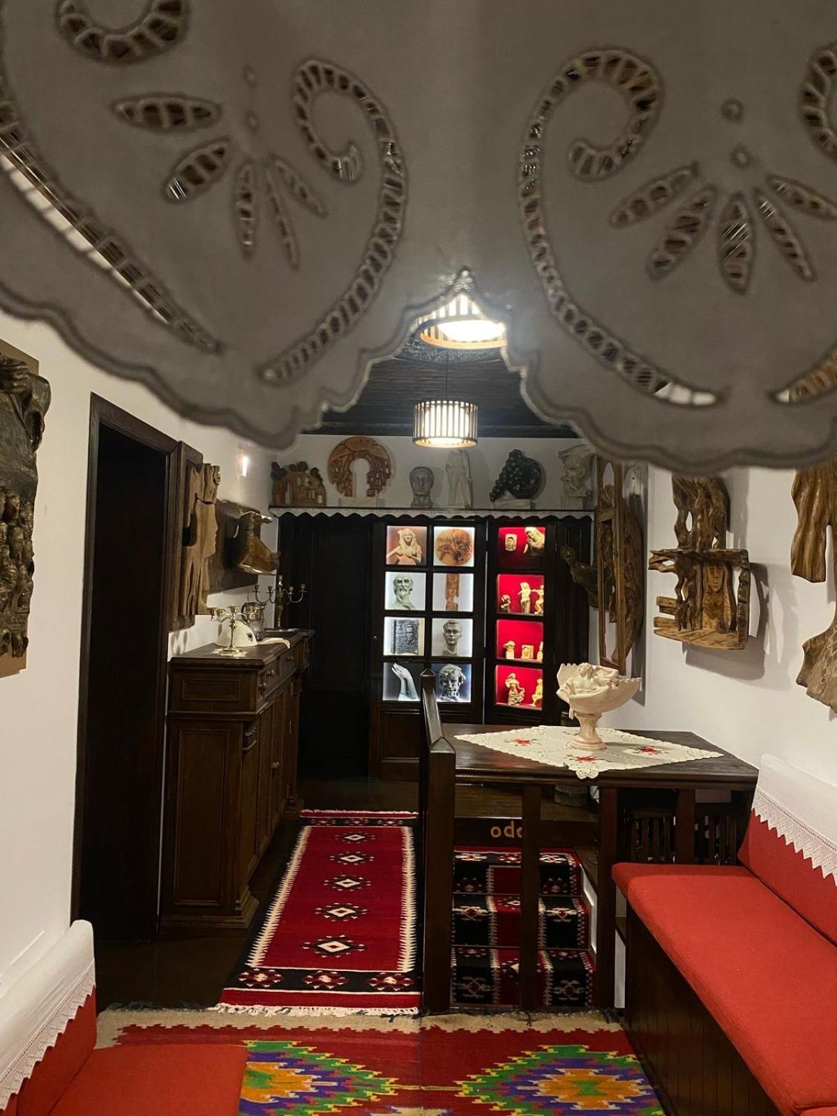בראט Oda E Skulptorit-Unesco Quarter מראה חיצוני תמונה